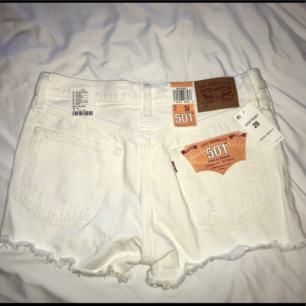 Levi’s white denim short 28 NWT
